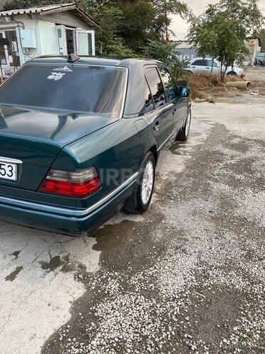 Mercedes E 280-8