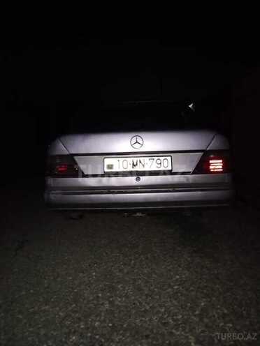 Mercedes 220 E-6