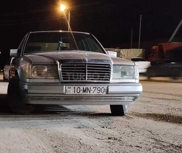 Mercedes 220 E-1