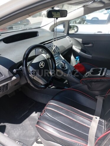 Toyota Prius-5