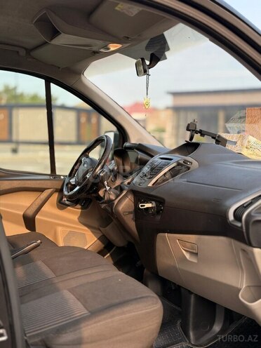 Ford Tourneo Custom-4