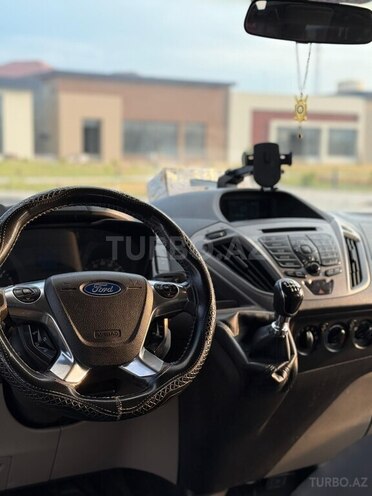 Ford Tourneo Custom-3