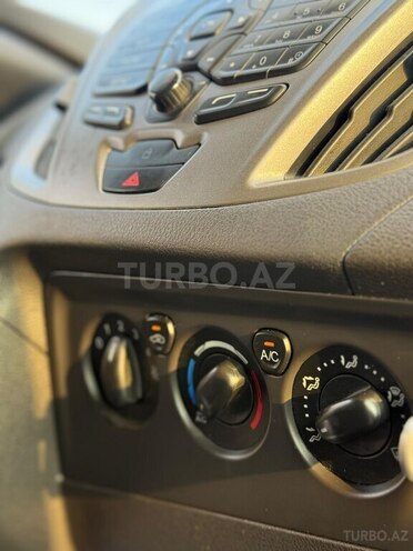 Ford Tourneo Custom-8