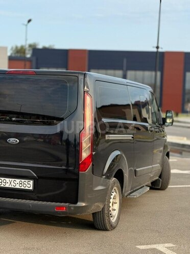 Ford Tourneo Custom-11