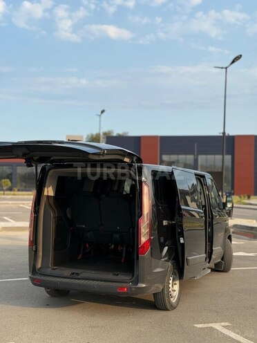 Ford Tourneo Custom-10