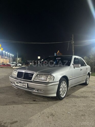 Mercedes C 220-11