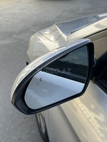 Hyundai Elantra-4