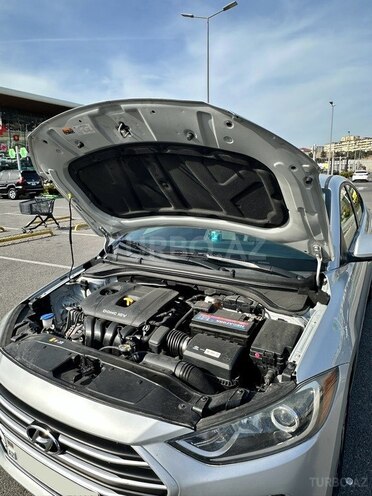 Hyundai Elantra-16