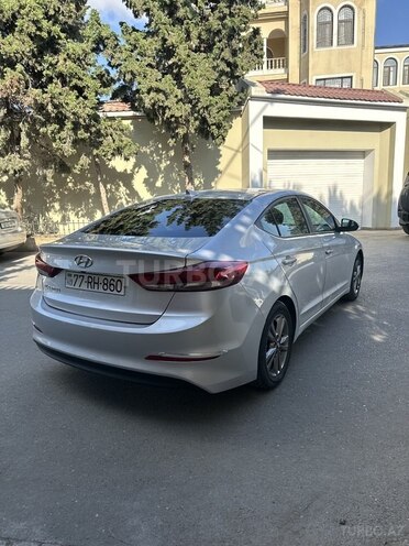 Hyundai Elantra-6