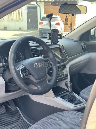 Hyundai Elantra-7
