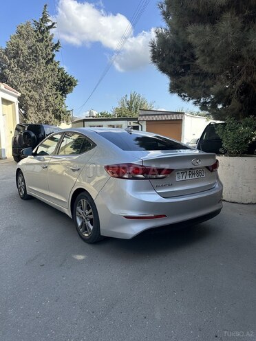 Hyundai Elantra-5