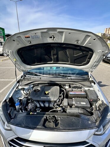 Hyundai Elantra-17