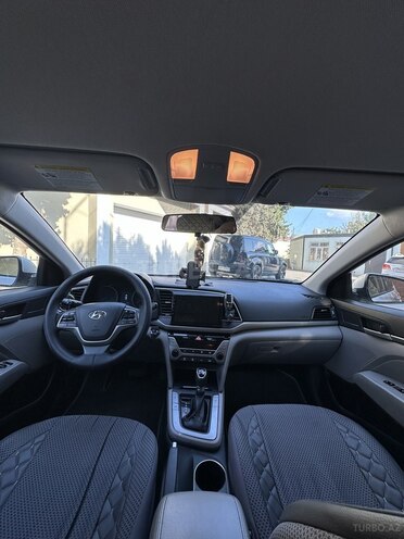 Hyundai Elantra-11