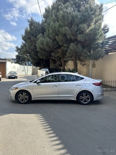 Hyundai Elantra-3