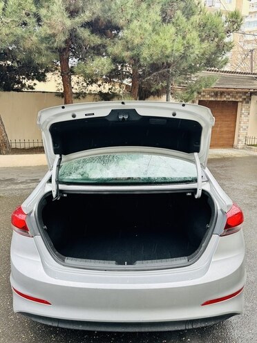 Hyundai Elantra-20