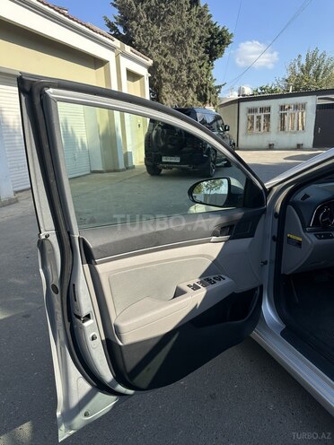 Hyundai Elantra-9