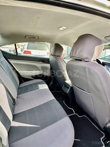 Hyundai Elantra-18