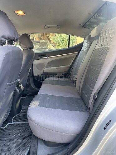 Hyundai Elantra-10