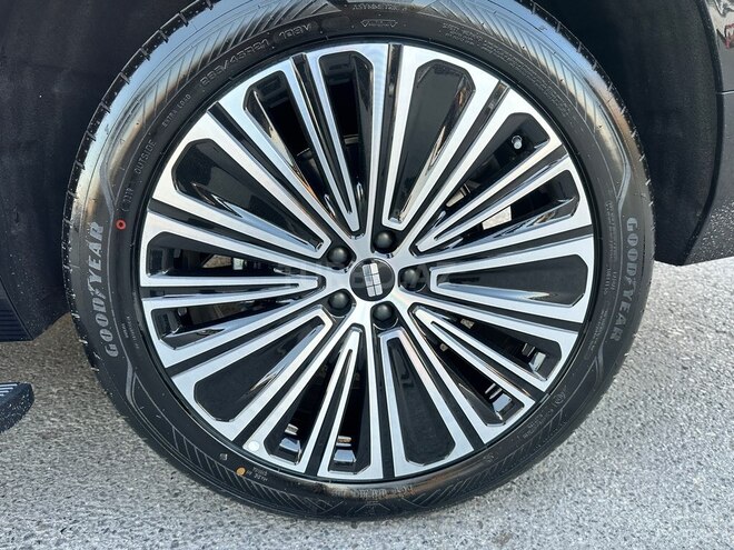 Geely Galaxy M9-12