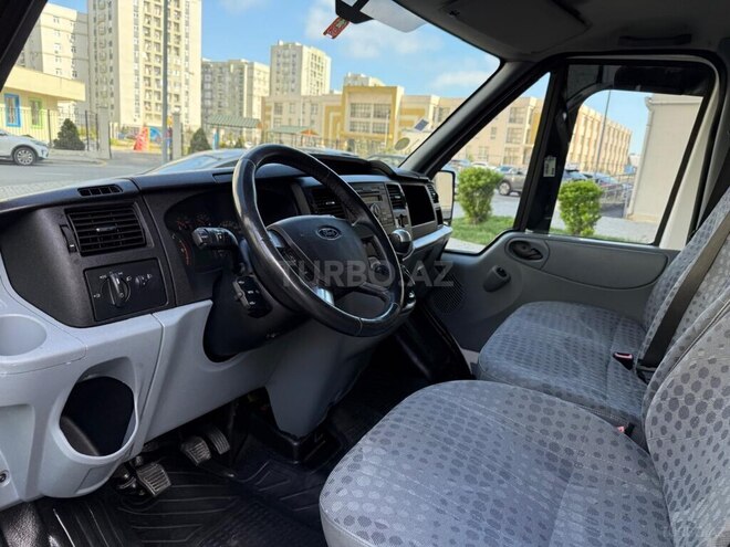Ford Transit-7