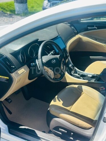 Hyundai Sonata-6