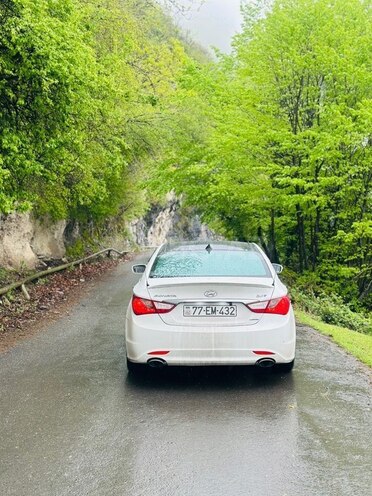 Hyundai Sonata-11
