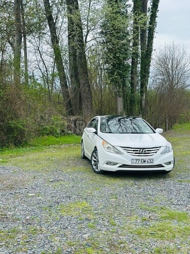 Hyundai Sonata-12