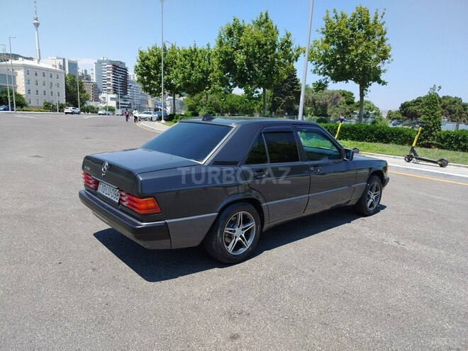 Mercedes 190-8