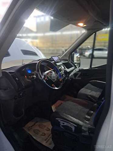 Ford Transit-10