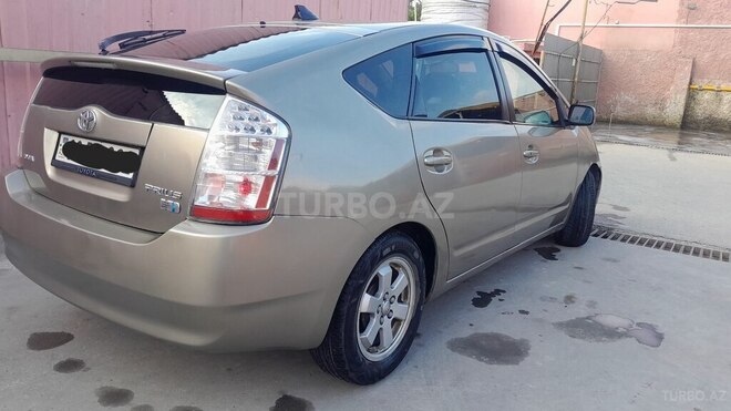 Toyota Prius-4