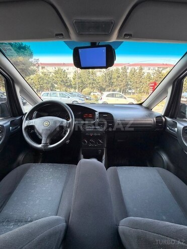 Opel Zafira-9
