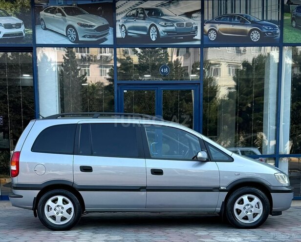 Opel Zafira-11