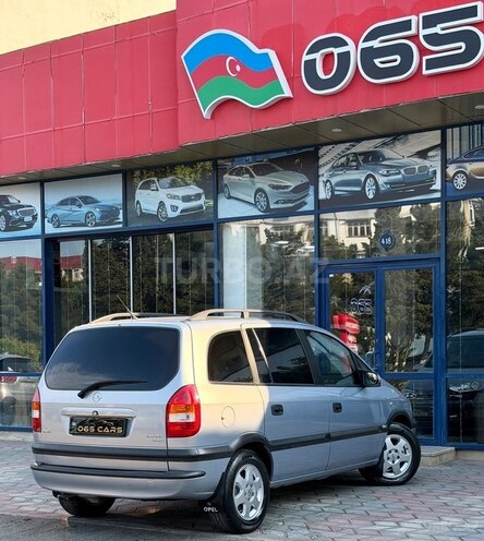 Opel Zafira-13