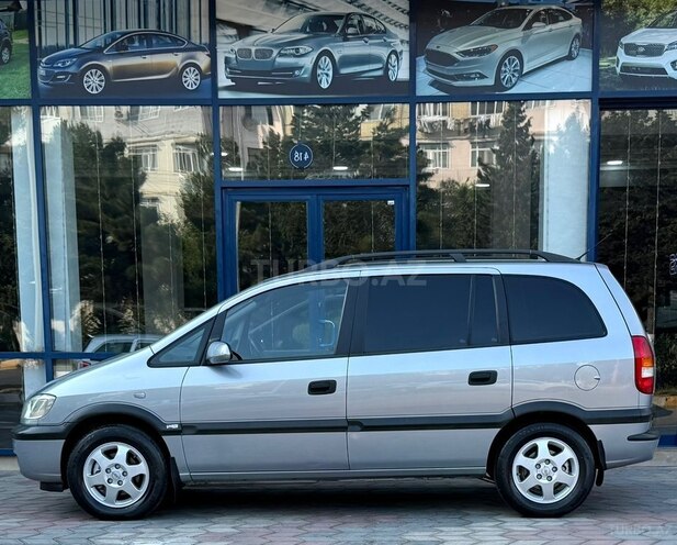 Opel Zafira-10