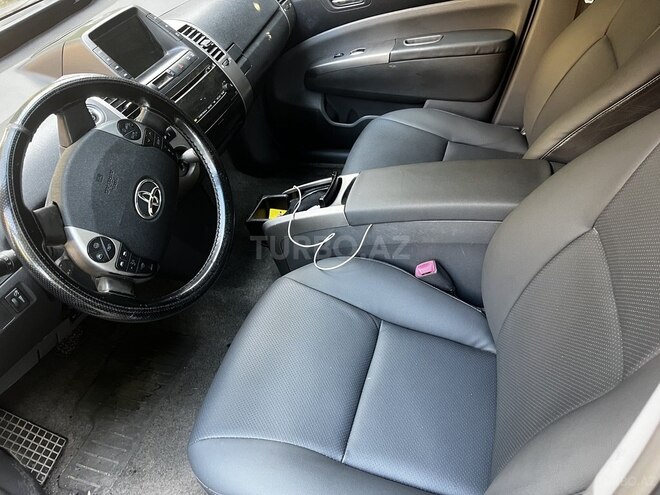 Toyota Prius-6