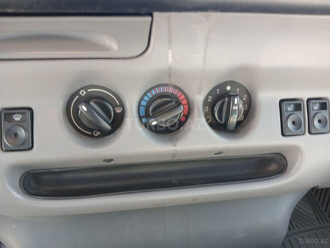 Ford Transit-9