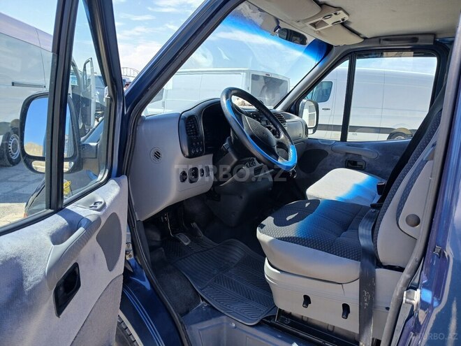 Ford Transit-7