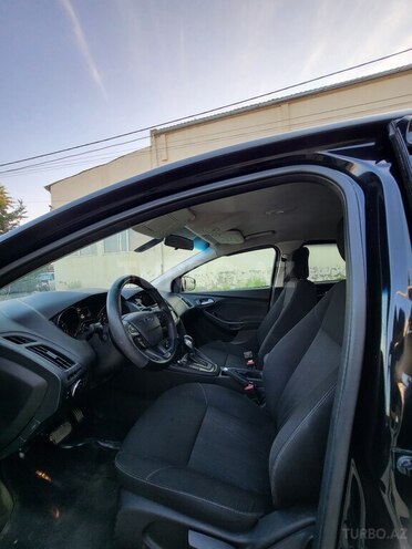 Ford Focus-13