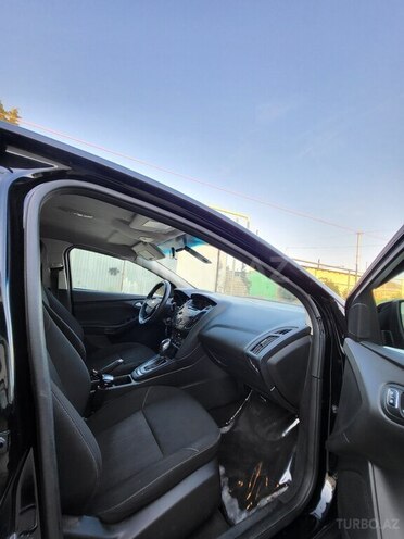 Ford Focus-16