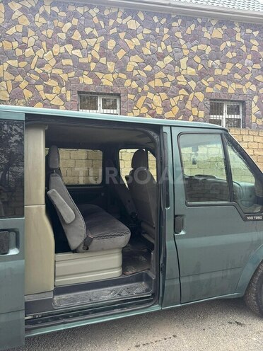 Ford Transit-8