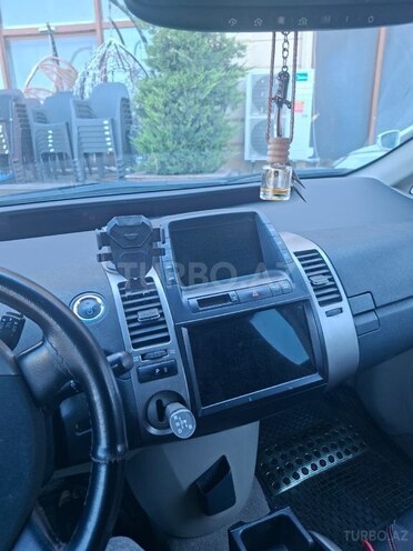 Toyota Prius-5