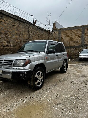 Mitsubishi Pajero io-3