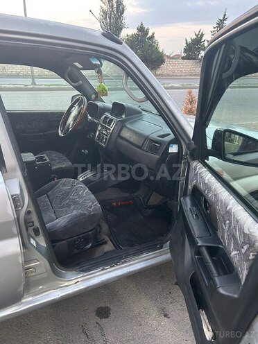Mitsubishi Pajero io-13