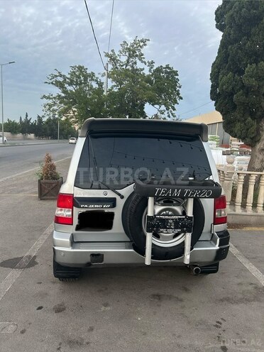 Mitsubishi Pajero io-6