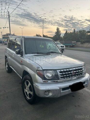 Mitsubishi Pajero io-7