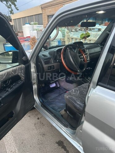 Mitsubishi Pajero io-11