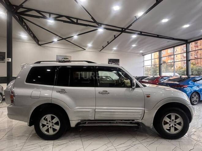 Mitsubishi Pajero-7