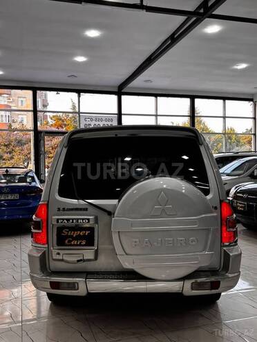 Mitsubishi Pajero-6