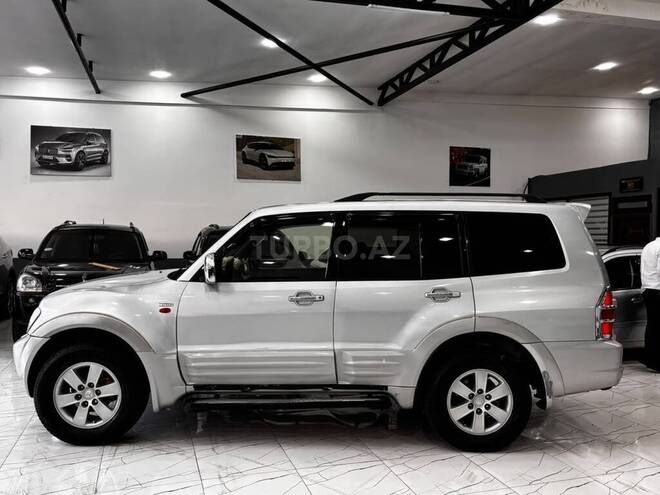 Mitsubishi Pajero-8