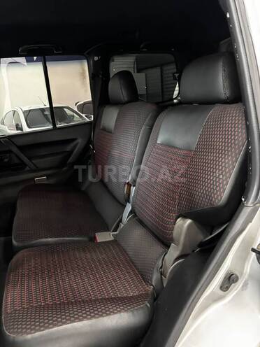 Mitsubishi Pajero-12